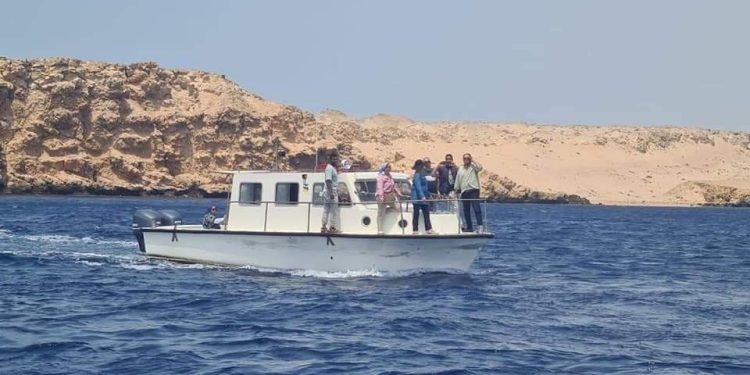 وزيرة البيئة فى جولة بحرية مفاجئة لمتابعة تنفيذ خطة الأنشطة البحرية بشرم الشيخ