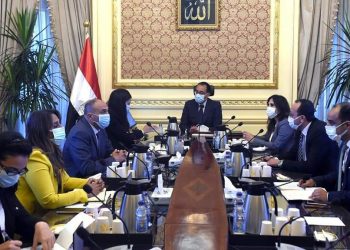 “مدبولي” يستعرض مع “المشاط” محاور برنامج “نُوَفِّي” للتمويل والاستثمار في مشروعات المناخ