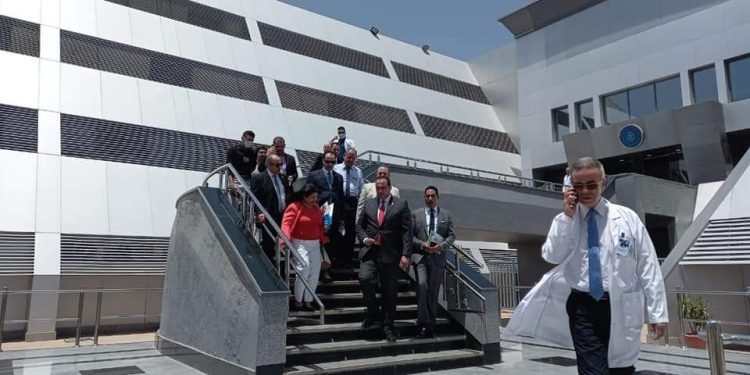 جولة لـ”الرعاية الصحية” و “الصحة العالمية” يتفقدا تجهيزات مستشفى شرم الشيخ الدولي