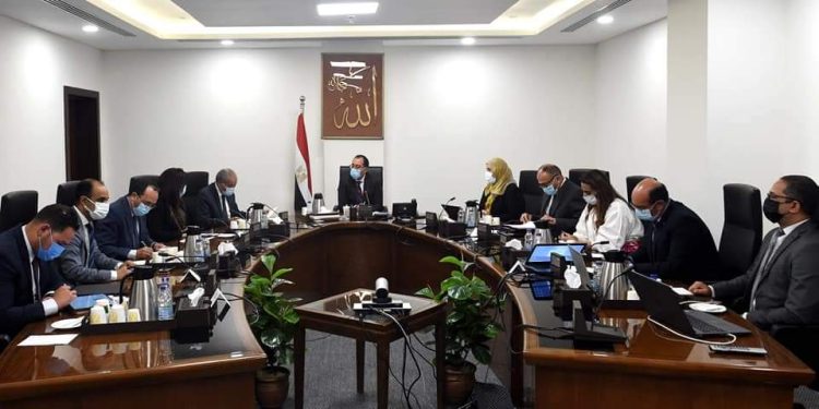 رئيس الوزراء يطمئن على إجراءات تنفيذ الحزمة الجديدة للحماية الاجتماعية