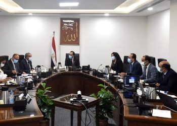 رئيس الوزراء يتابع موقف احتياطي السلع الرئيسية وزراعة المحاصيل لتحقيق الأمن الغذائي