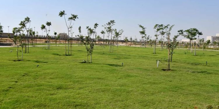 رئيس المقاولون العرب يتابع مشروع الحدائق المركزية (كابيتال بارك) بالعاصمة الإدارية