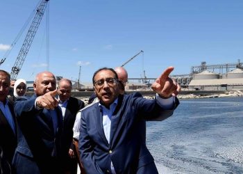 رئيس الوزراء يتفقد المشروعات الجاري تنفيذها في ميناء الدخيلة