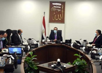 رئيس الوزراء يستعرض ملفات العمل المشتركة بين السياحة والطيران