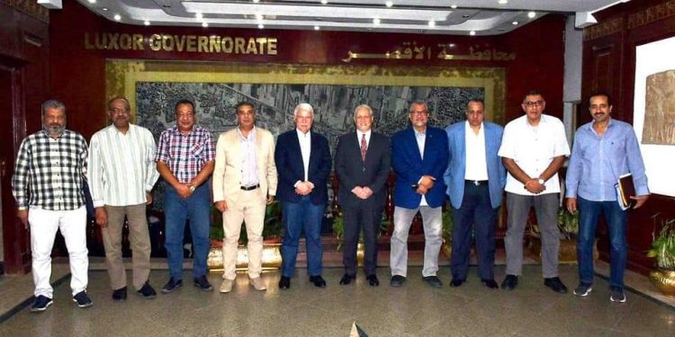 محافظ الأقصر يبحث أعمال المقاولون العرب بالمحافظة