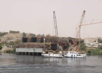 نائب رئيس المقاولون العرب يتفقد مشروعات الشركة فى أسوان الجديدة