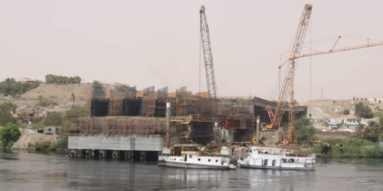 نائب رئيس المقاولون العرب يتفقد مشروعات الشركة فى أسوان الجديدة