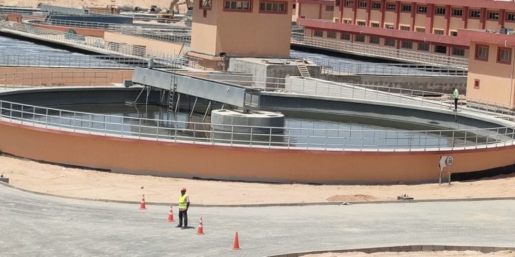 نائب وزير الإسكان لمشروعات المرافق يتفقد محطة المعالجة بمدينة ٦ أكتوبر