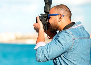 تعرف على قواعد التصوير الشخصي في الأماكن العامة