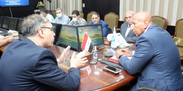 نائب رئيس القابضة للمياه يتفقد محطتى مياه الجلاء والصرف الصحى ببلتاج بالغربية