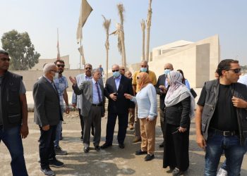 بالصور.. محافظ القاهرة يتفقد أعمال التطوير بمنطقة شق الثعبان