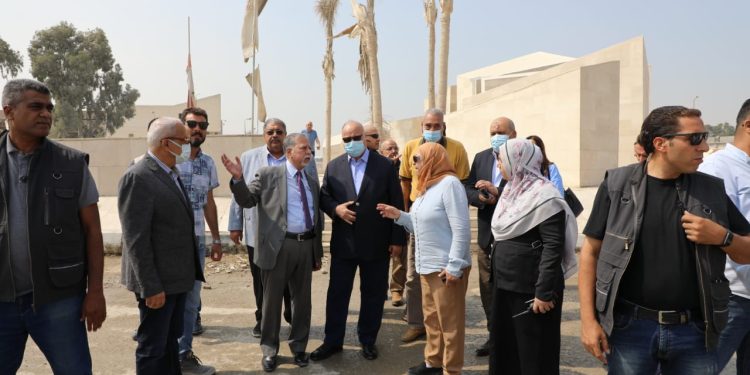 بالصور.. محافظ القاهرة يتفقد أعمال التطوير بمنطقة شق الثعبان