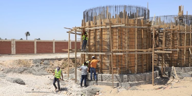 مياه أسيوط تتابع الموقف التنفيذي لمشروعات حياة كريمة