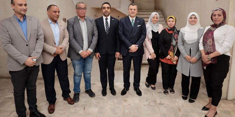 جولة لوزير السياحة والآثار بمقر الوزارة بالزمالك للتعرف على العاملين وآليات سير العمل