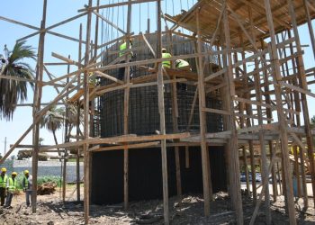 فى 200 قرية.. رئيس المقاولون العرب يتفقد مشروعات الشركة ضمن مبادرة حياة كريمة