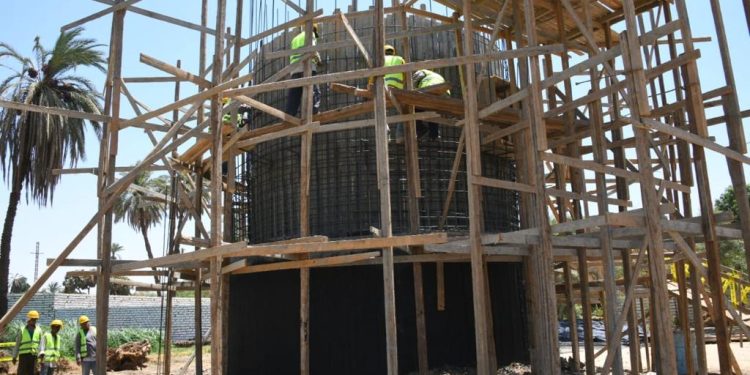 فى 200 قرية.. رئيس المقاولون العرب يتفقد مشروعات الشركة ضمن مبادرة حياة كريمة