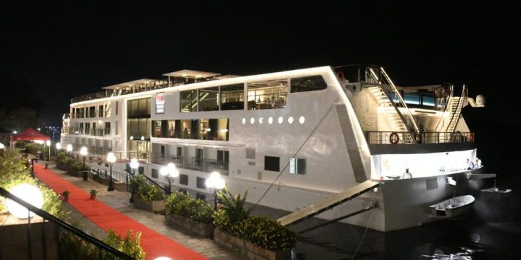 فايكينج للبواخر والمقاولون العرب يفتتحان أحدث الفنادق العائمة بالأقصر