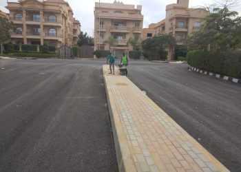 استكمال أعمال الطرق بمنطقة غرب سوميد بمدينة 6 أكتوبر