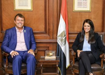 “المشاط” تستقبل رائد العمل المناخي البريطاني وممثل الأمم المتحدة رفيع المستوى لقمة المناخ COP27