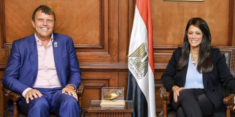 “المشاط” تستقبل رائد العمل المناخي البريطاني وممثل الأمم المتحدة رفيع المستوى لقمة المناخ COP27