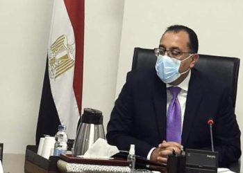 مدبولي يبحث الموقف التنفيذي لتشغيل منظومة الطيران منخفض التكاليف مع وزير الطيران