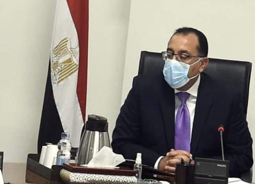 مدبولي يبحث الموقف التنفيذي لتشغيل منظومة الطيران منخفض التكاليف مع وزير الطيران