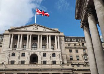 “المركزي الإنجليزي” يرفع سعر الفائدة 0.5% في أعلى زيادة منذ 1995