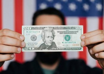 تعرف على سعر صرف الدولار في البنوك اليوم