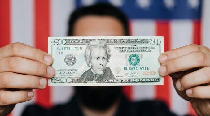 تعرف على سعر صرف الدولار في البنوك اليوم