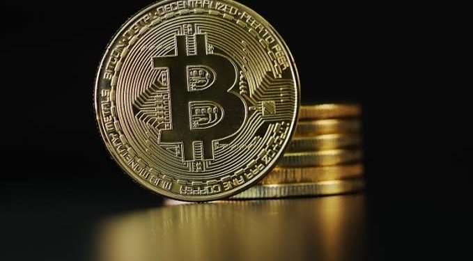 “بتكوين” تتراجع إلى ما دون 20 ألف دولار