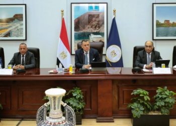 عيسى يناقش الاستعداد للموسم الشتوي مع عدد من المستثمرين