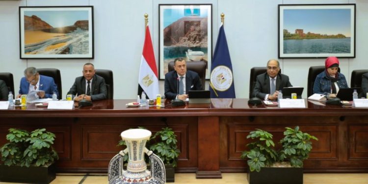 عيسى يناقش الاستعداد للموسم الشتوي مع عدد من المستثمرين