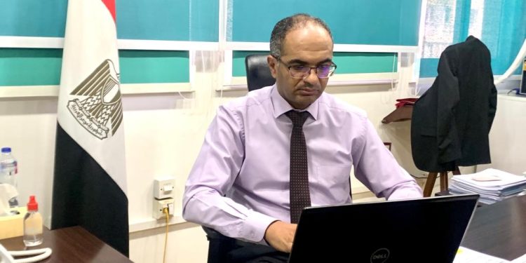 نائب وزير الإسكان يناقش استخدام أحدث الأساليب التكنولوجية بتحلية المياه ومعالجة مياه الصرف الصحي