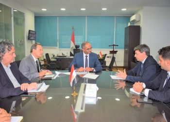 نائب وزير الإسكان يبحث مع ممثلي بنك الاستثمار الأوروبي موقف مشروعات المياه والصرف الجاري تنفيذها