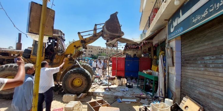 وزير الإسكان يُصدر 12 قراراً لإزالة مخالفات البناء بالقطاع الأول للساحل الشمالي الغربي