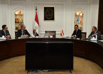 مساعد وزير الإسكان للشئون الفنية يناقش مع السفير السويدي بالقاهرة عدداً من الملفات المشتركة