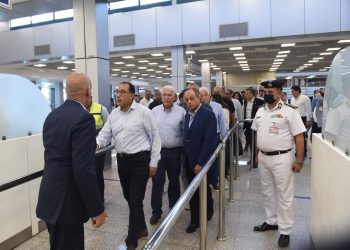 رئيس الوزراء يصل شرم الشيخ لتفقد التجهيزات الخاصة بتنظيم مؤتمر تغير المناخ (Cop27)