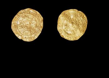 الكشف عن خبيئة تضم مجموعة من العملات بمدينة إسنا