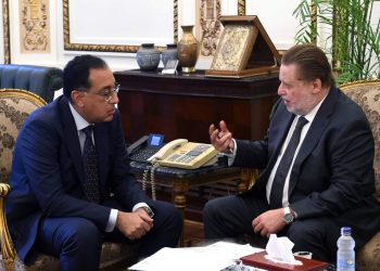 رئيس الوزراء يستعرض مع محافظ البنك المركزي محاور المؤتمر الاقتصادى الذى كلف به الرئيس