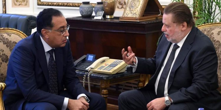 رئيس الوزراء يستعرض مع محافظ البنك المركزي محاور المؤتمر الاقتصادى الذى كلف به الرئيس