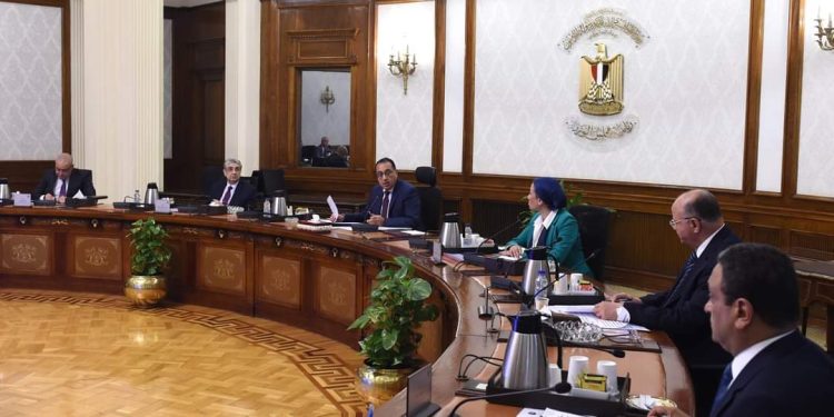 رئيس الوزراء يتابع الموقف التنفيذي لأعمال تطوير منطقة “شق الثعبان”