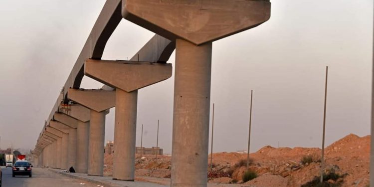 رئيس المقاولون العرب يتفقد مونوريل 6 أكتوبر