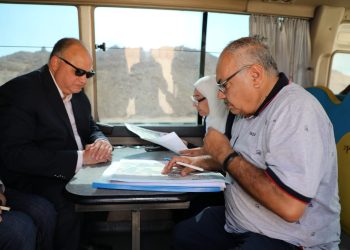 بالصور.. محافظ القاهرة يجري جولة لمتابعة رفع كفاءة الشوارع بمصر القديمة