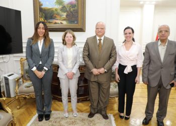 محافظ القاهرة يلتقي وفد "الأوروبي للإعمار والتنمية" لوضع خطة عمل "المدن الخضراء" خلال cop 27