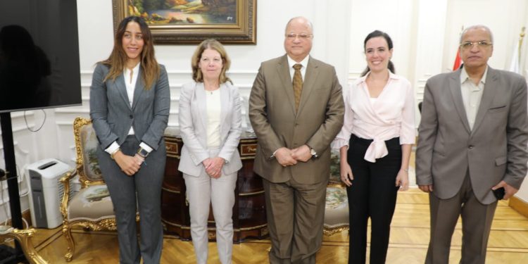 محافظ القاهرة يلتقي وفد "الأوروبي للإعمار والتنمية" لوضع خطة عمل "المدن الخضراء" خلال cop 27