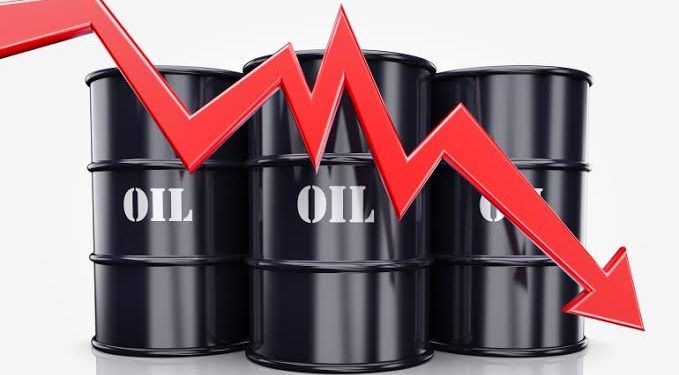 تراجع أسعار النفط مع عودة المخاوف بشأن الطلب