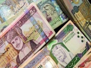 الدينار الكويتي يواصل ارتفاعه.. تعرف على أسعار صرف العملات العربية اليوم