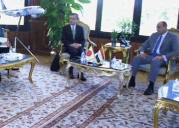 وزير الطيران يبحث مع سفير اليابان بمصر تعزيز التعاون فى مجال النقل الجوي