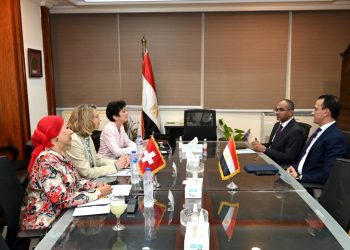 مسئولو "الإسكان" يبحثون مع السفيرة السويسرية بالقاهرة موقف المشروعات المشتركة