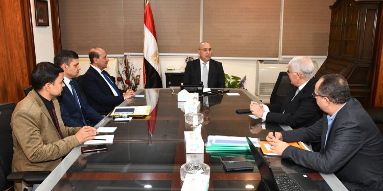 اجتماع وزير الإسكان